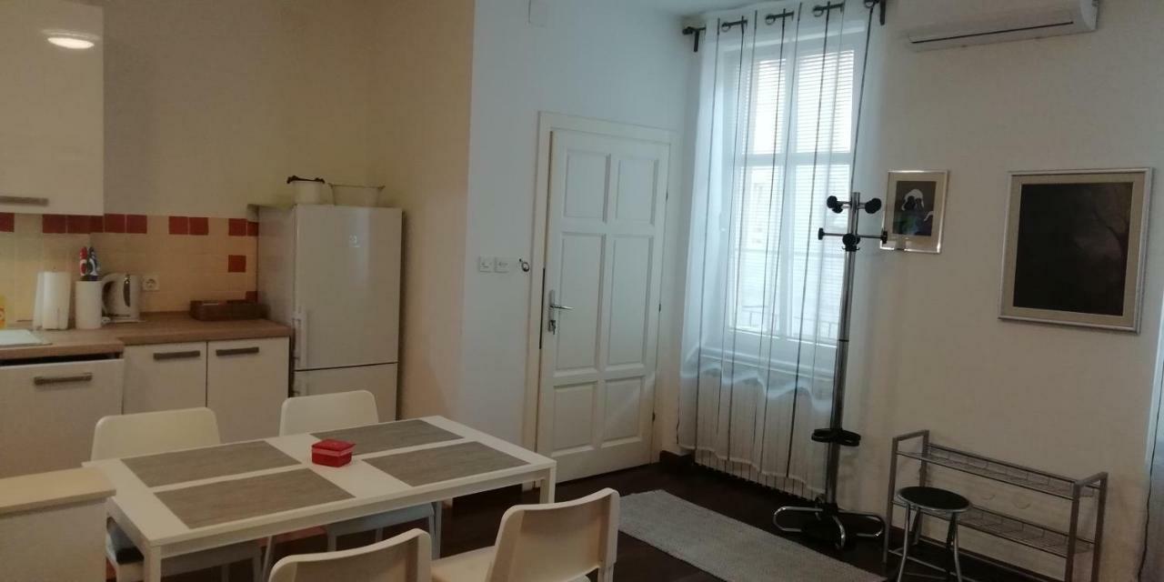 Apartment A-Zone ซาเกร็บ ภายนอก รูปภาพ